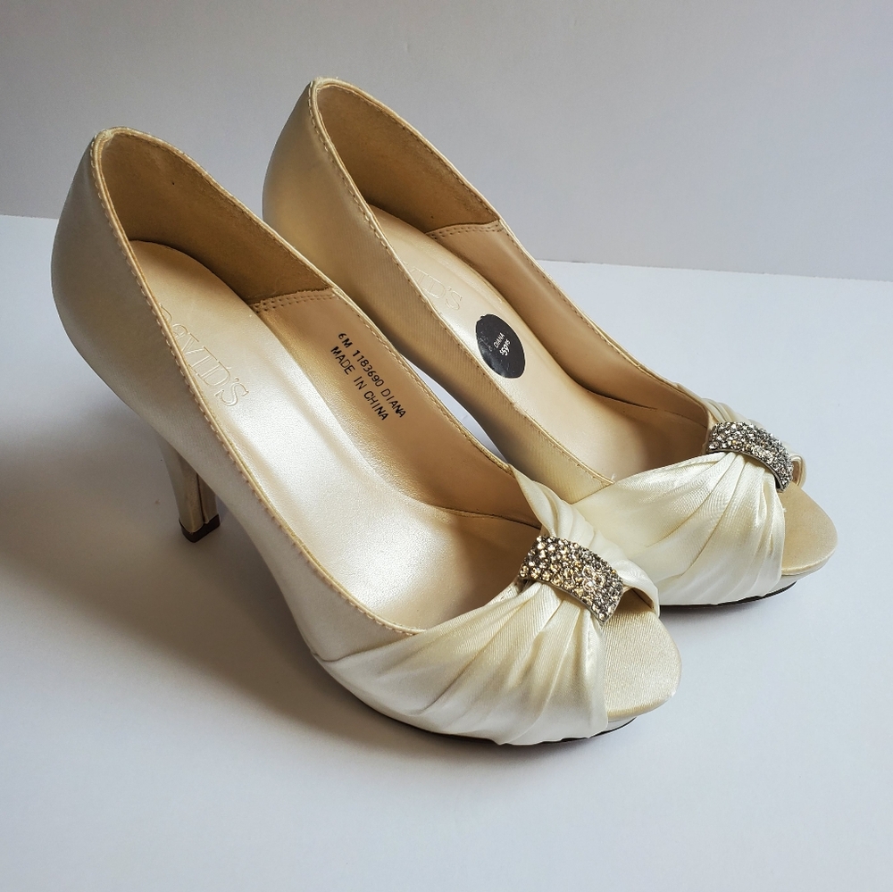 David's Bridal ivory satin (Diana) heels size 6
